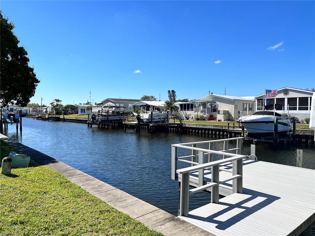 7114 MOUNT ARLINGTON DRIVE NE UNIT 413 ST PETERSBURG, FL 33702