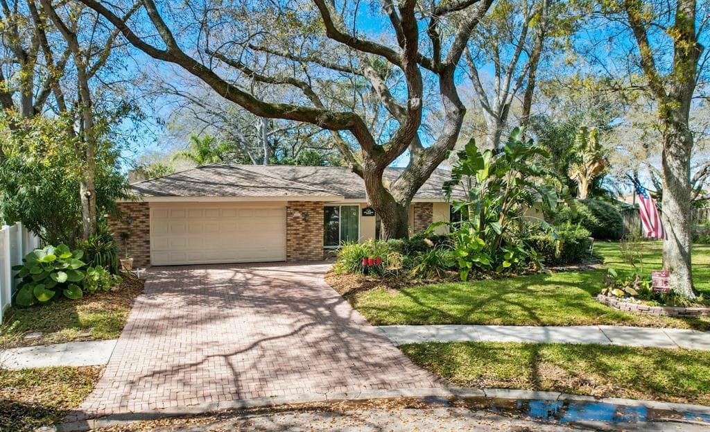 2051 KINGSTON COURT CLEARWATER, FL 33764
