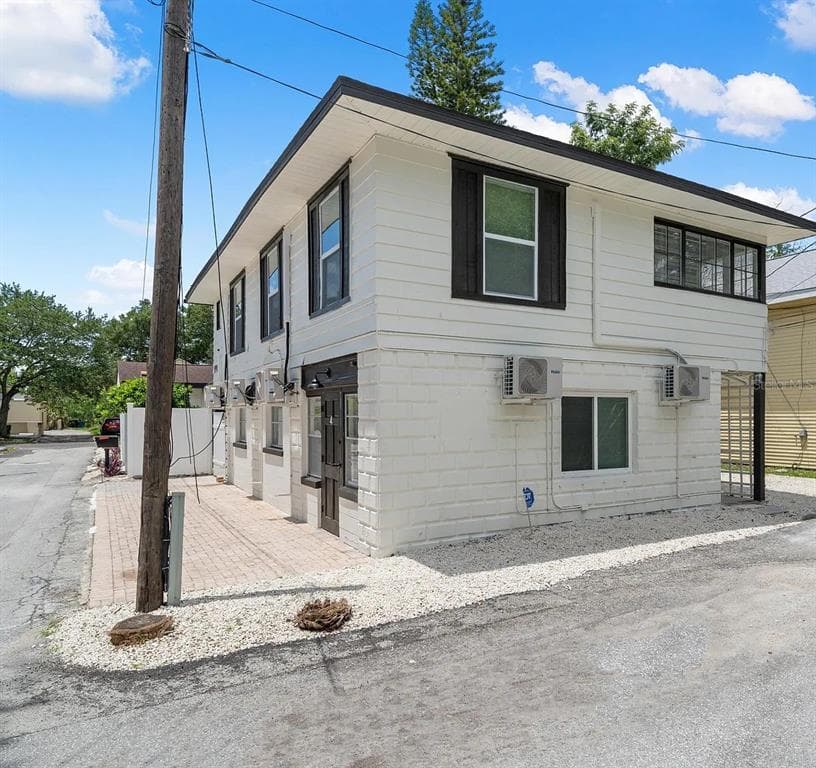 919-1/2 16TH AVENUE N UNIT 4 ST PETERSBURG, FL 33704