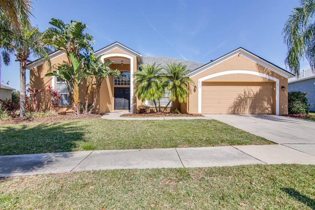 7512 REGENTS GARDEN WAY APOLLO BEACH, FL 33572
