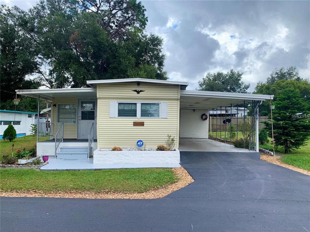 37432 HAMMOND DRIVE ZEPHYRHILLS, FL 33541