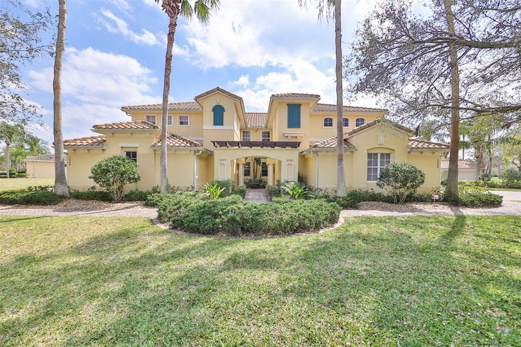 2203 S PEBBLE BEACH BOULEVARD SUN CITY CENTER, FL 33573