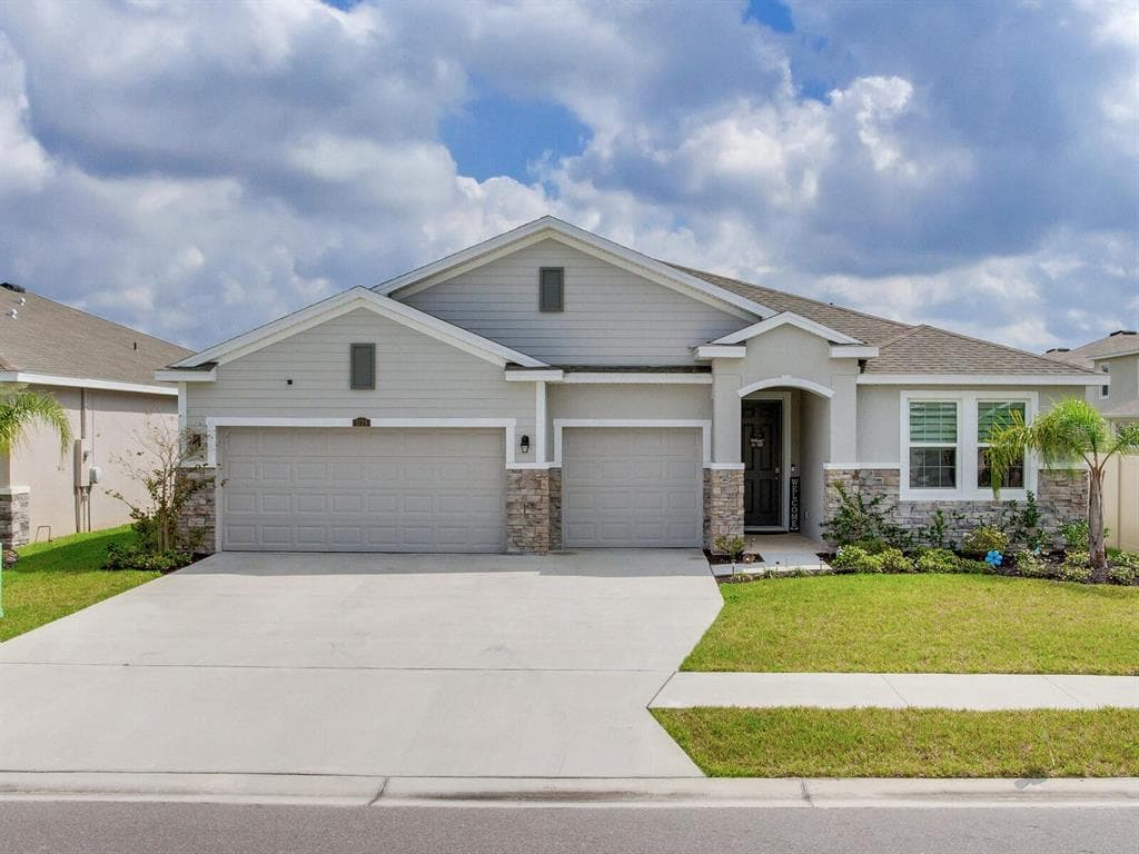 1124 BERING ROAD WESLEY CHAPEL, FL 33543