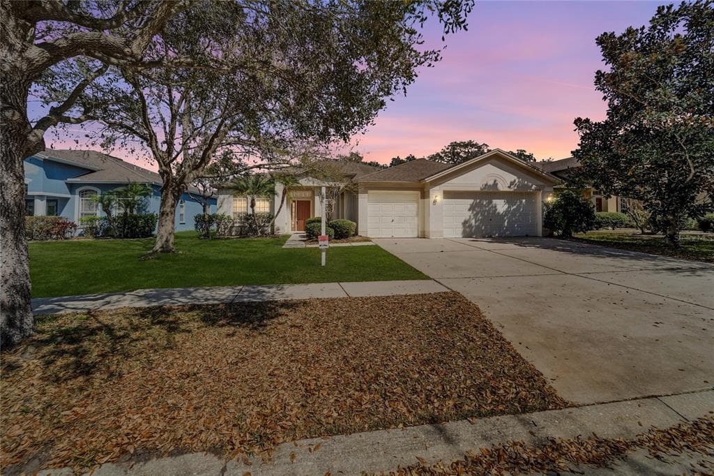 7308 CARRINGTON OAKS LANE APOLLO BEACH, FL 33572