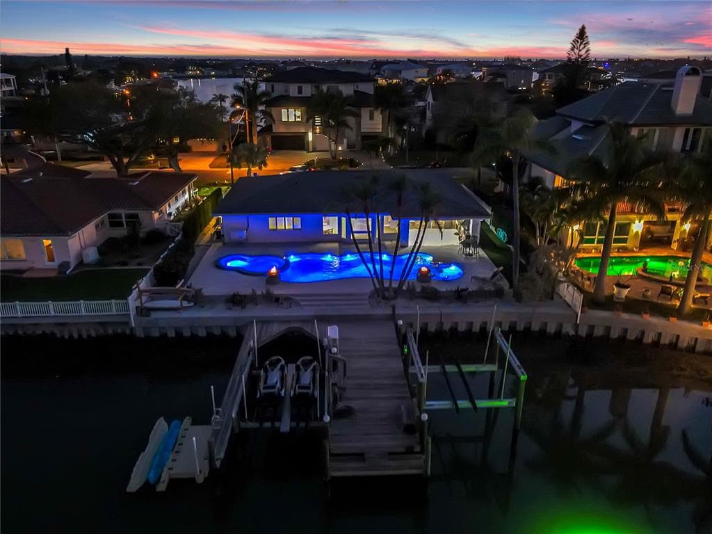 906 OAKWOOD DRIVE