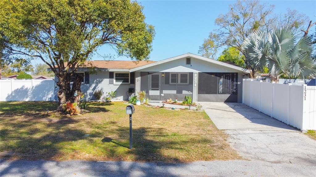 1231 MELVILLE AVENUE LAKELAND, FL 33805