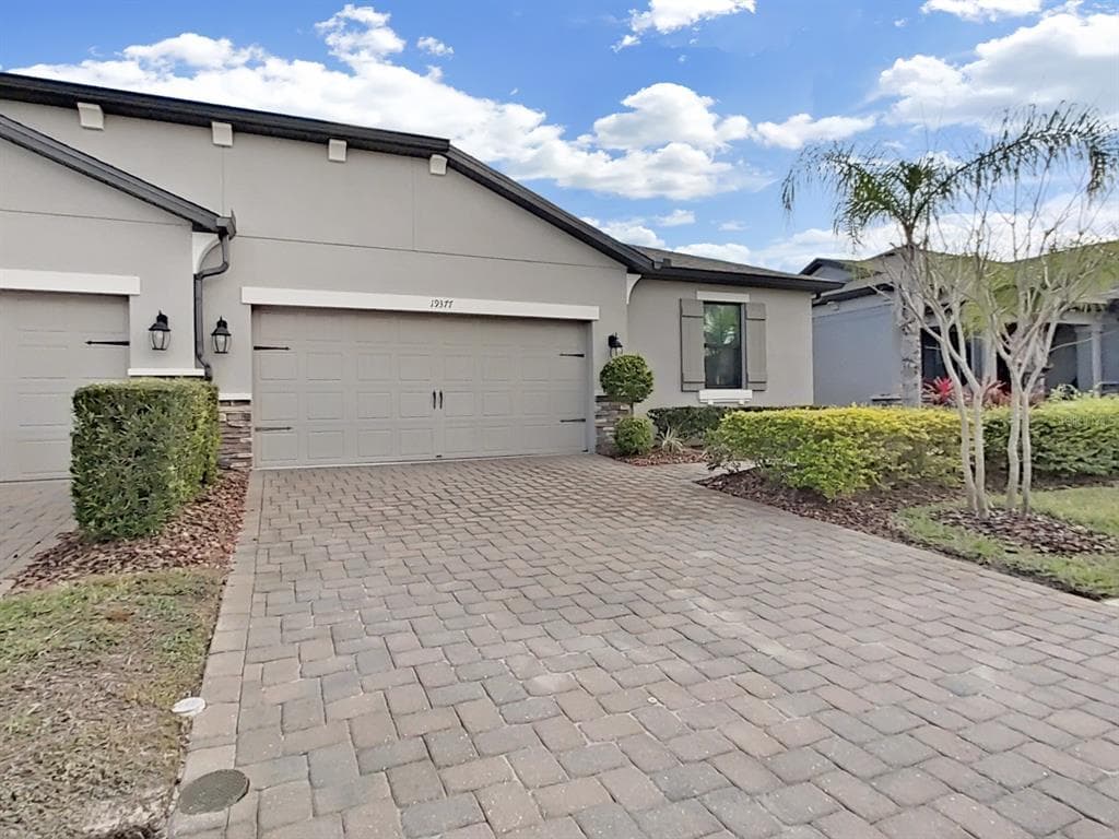 19377 HAWK VALLEY DR TAMPA, FL 33647