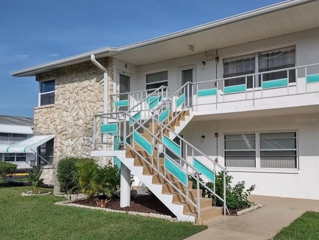 2011 58TH AVENUE N UNIT M14 ST PETERSBURG, FL 33714