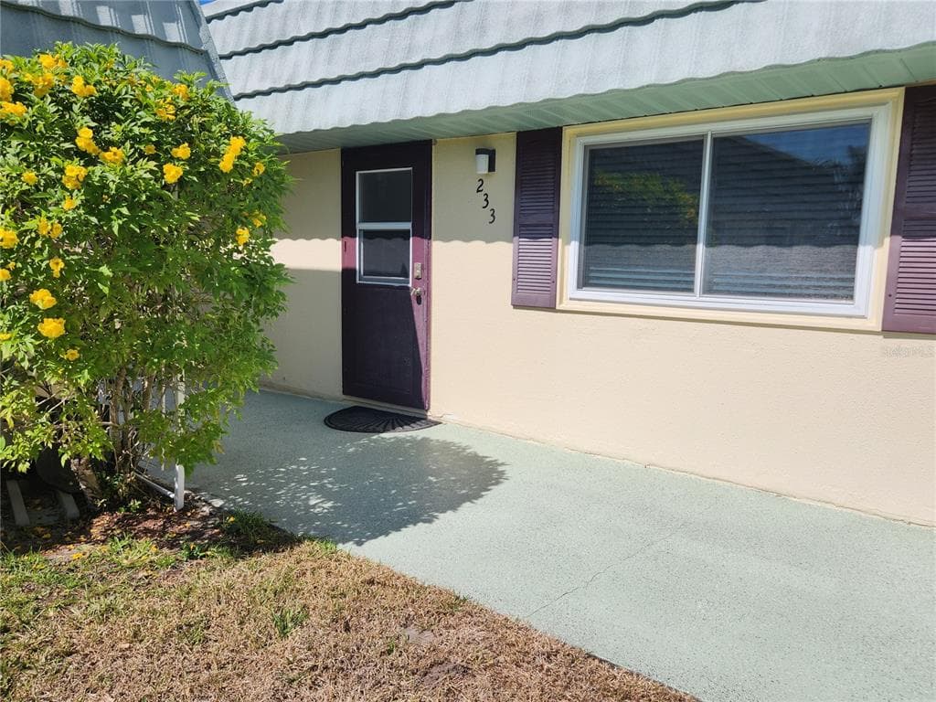 1801 BEDFORD TERRACE UNIT 233 SUN CITY CENTER, FL 33573
