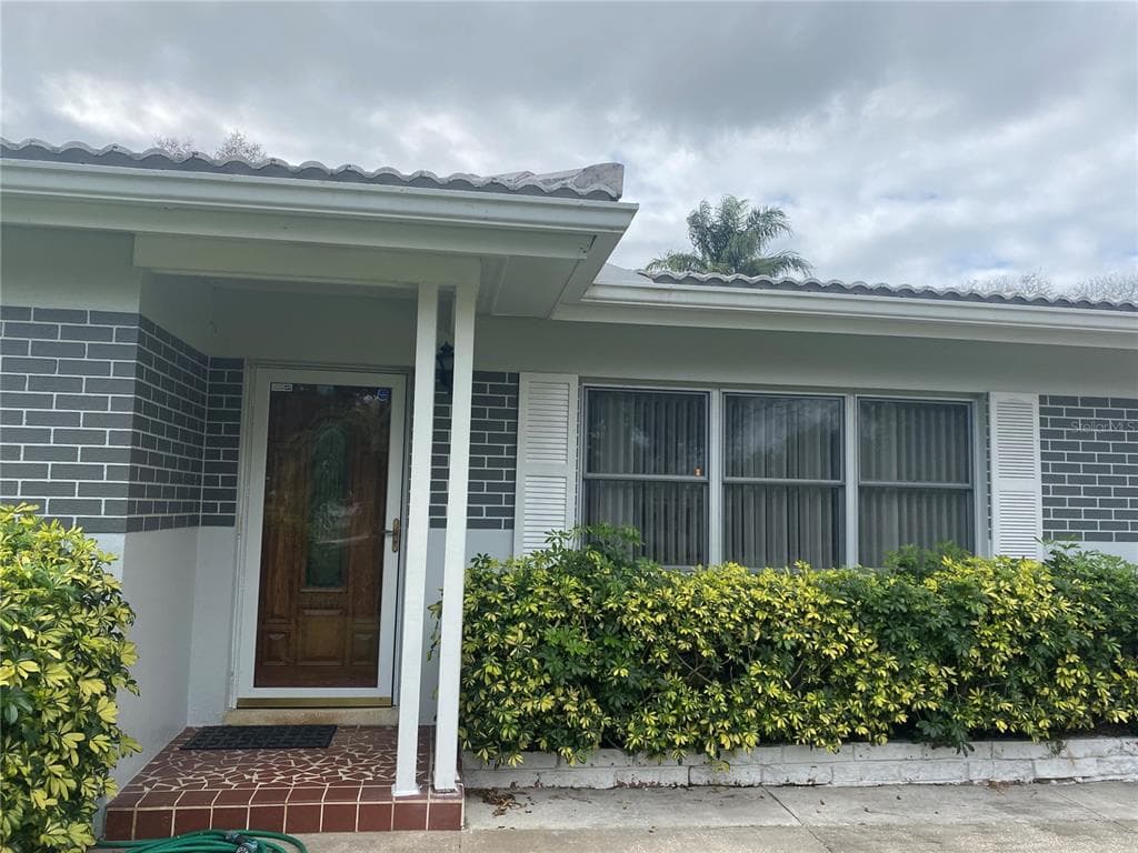 1666 S HILLCREST AVENUE CLEARWATER, FL 33756