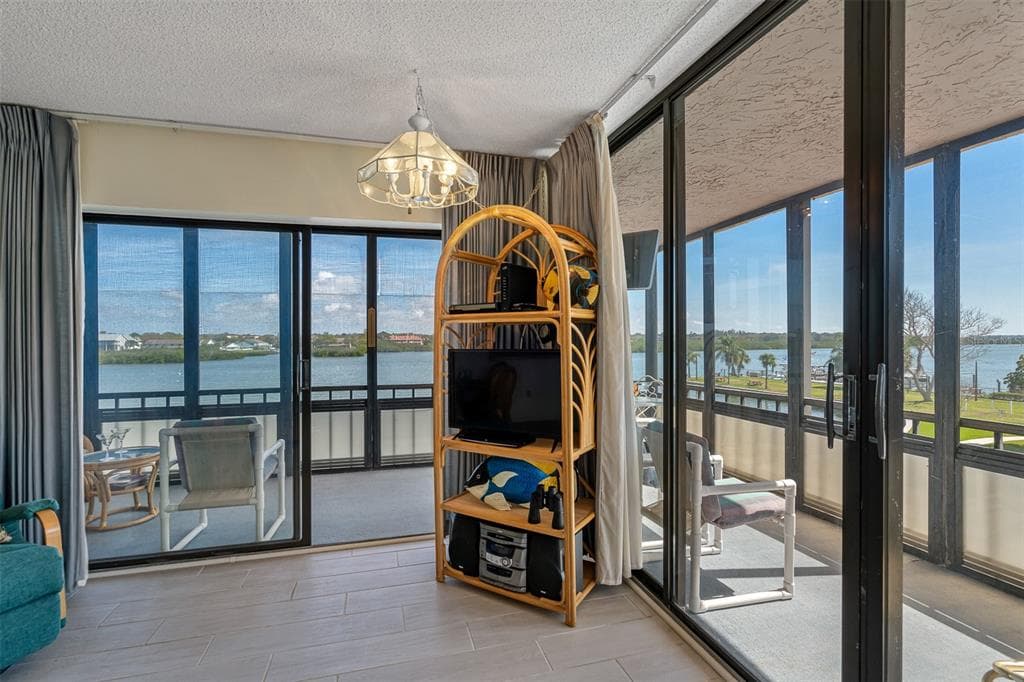 19701 GULF BOULEVARD UNIT 318 INDIAN SHORES, FL 33785