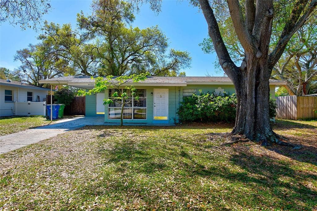 4426 W WYOMING AVENUE TAMPA, FL 33616
