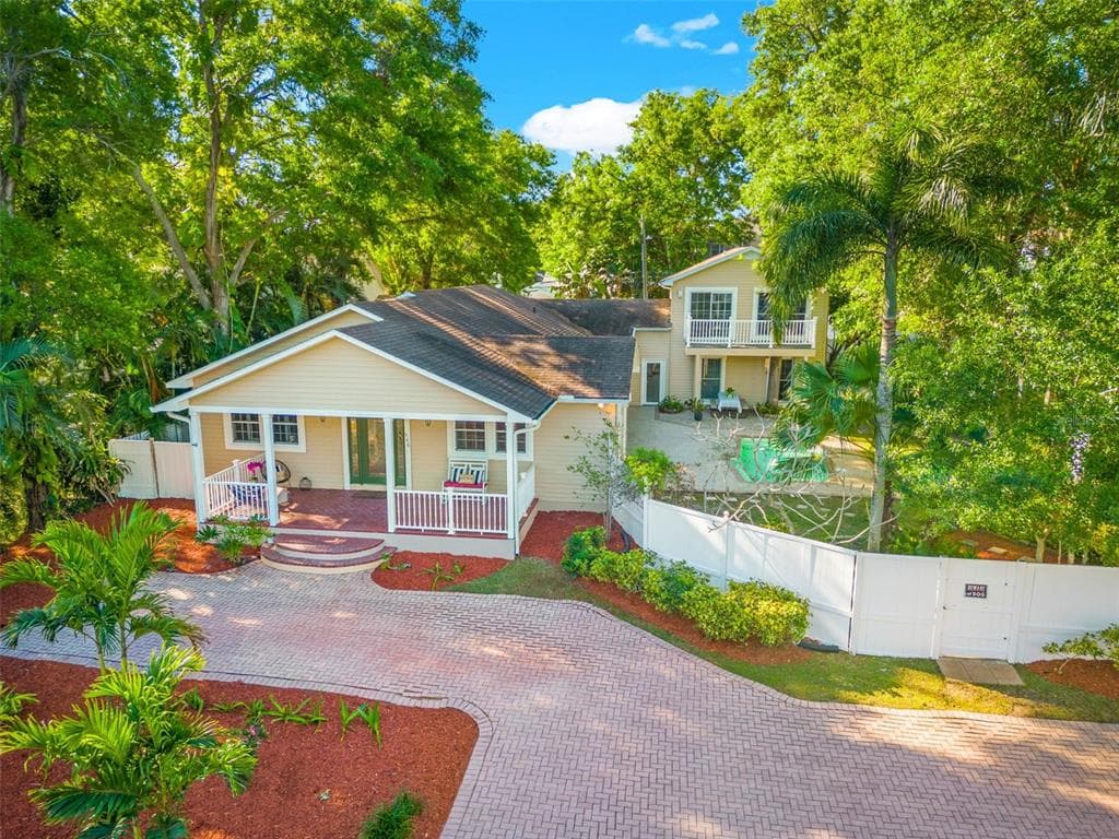 546 26TH AVENUE N ST PETERSBURG, FL 33704