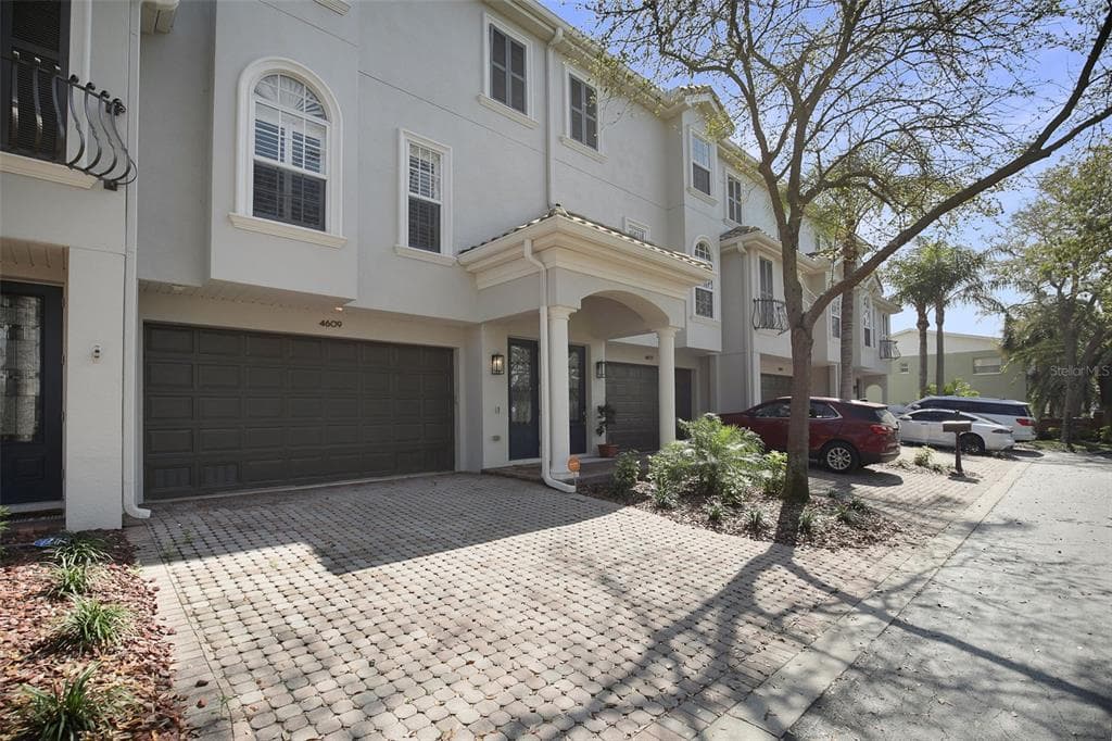 4609 OVERLOOK DRIVE NE ST PETERSBURG, FL 33703