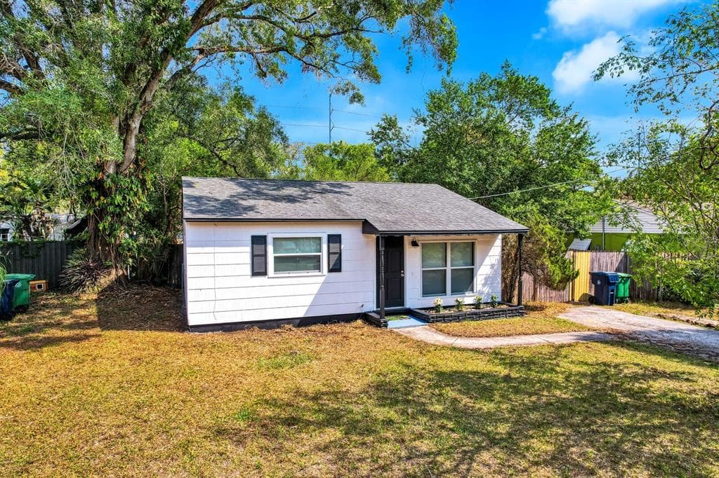 306 E HYDRANGIA STREET TAMPA, FL 33612