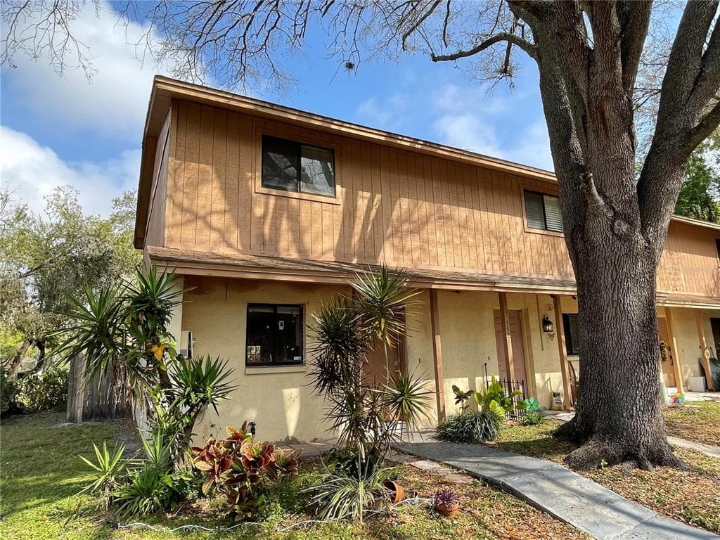 3923 CEDAR LIMB COURT TAMPA, FL 33614