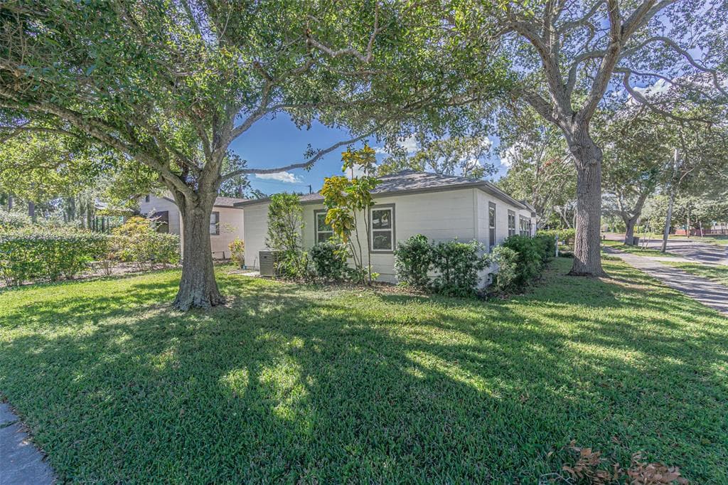 1400 32ND AVENUE N ST PETERSBURG, FL 33704