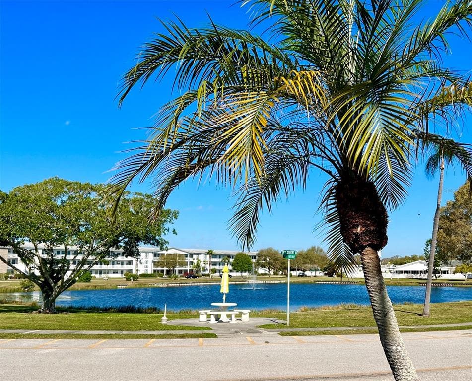 1900 59TH AVENUE N UNIT 108 ST PETERSBURG, FL 33714