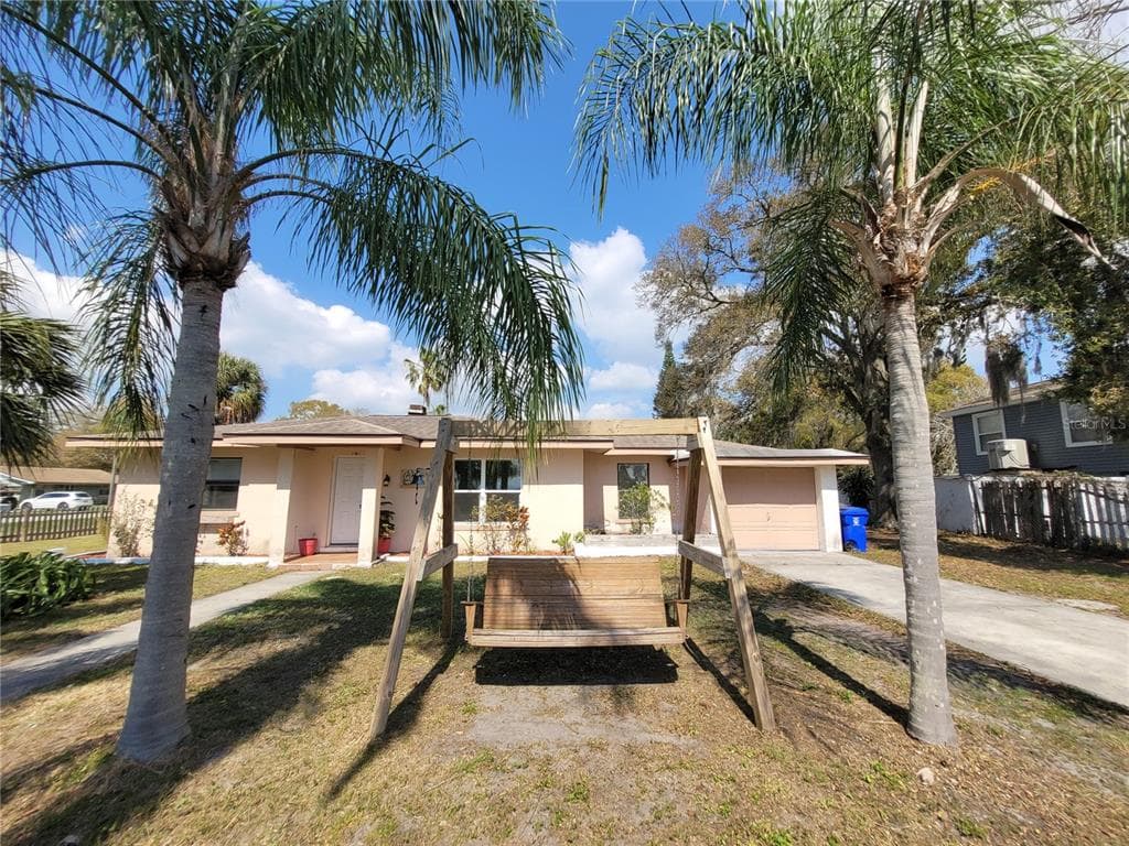 204 SHORE DRIVE W OLDSMAR, FL 34677