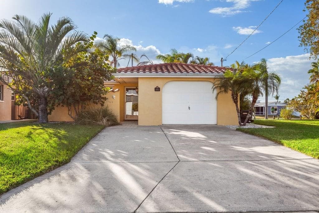 4915 BONITO DRIVE NEW PORT RICHEY, FL 34652