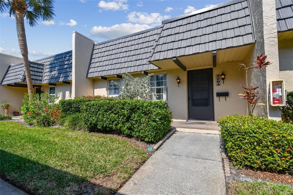2204 CORDOVA GREEN SEMINOLE, FL 33777