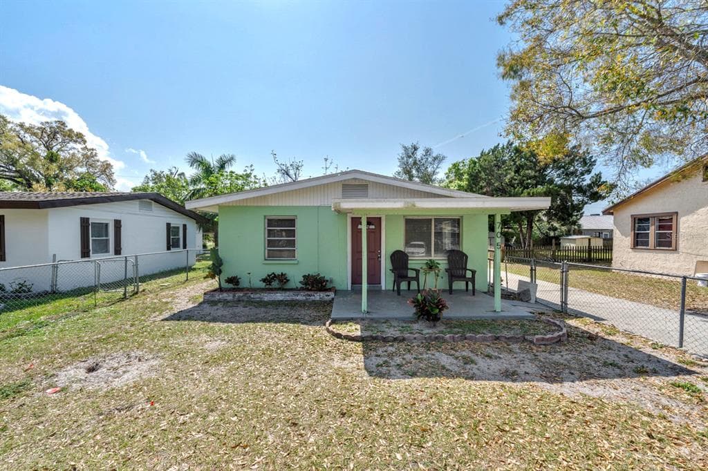 705 22ND AVENUE W BRADENTON, FL 34205