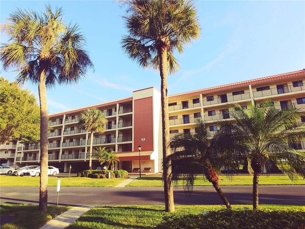 9433 HARBOR GREENS WAY UNIT 502 SEMINOLE, FL 33776