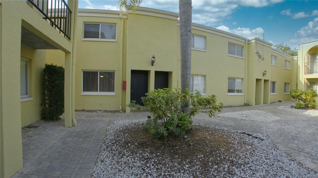 3206 W AZEELE STREET UNIT 108 TAMPA, FL 33609