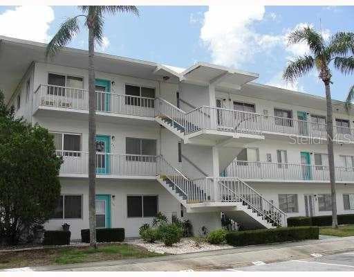 8080 112 ST N UNIT 302 SEMINOLE, FL 33772