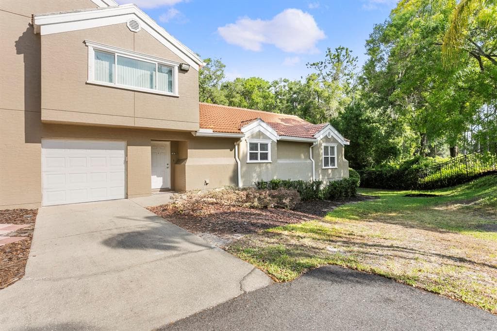 15215 AMBERLY DRIVE UNIT 101 TAMPA, FL 33647