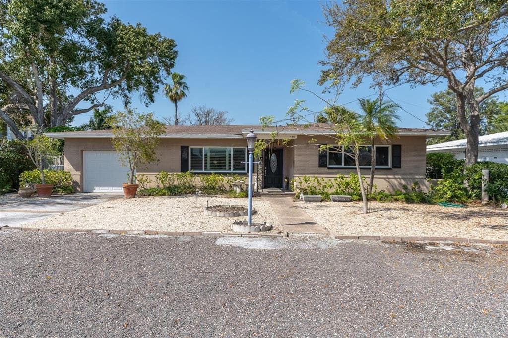 579 BELLE POINT DRIVE