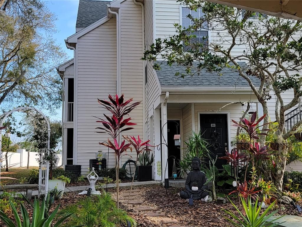 3305 HAVILAND COURT UNIT 102 PALM HARBOR, FL 34684