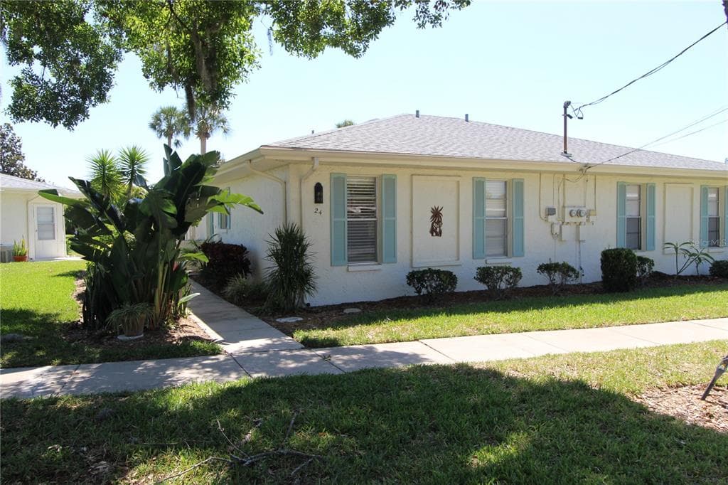 1903 CANTERBURY LANE UNIT B24 SUN CITY CENTER, FL 33573