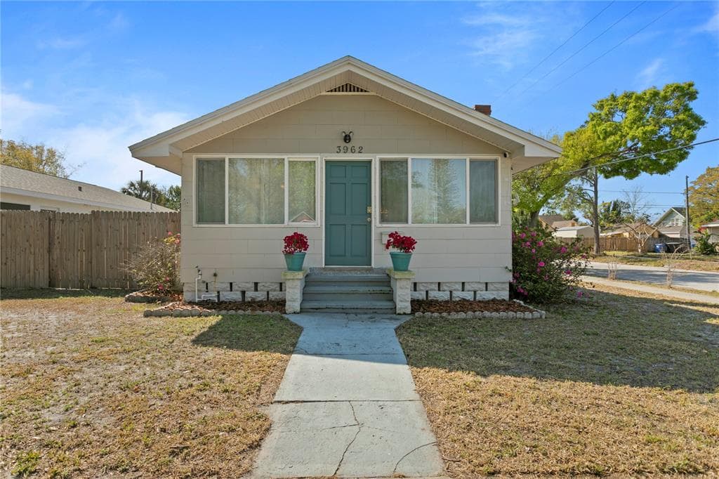 3962 BURLINGTON AVENUE N ST PETERSBURG, FL 33713