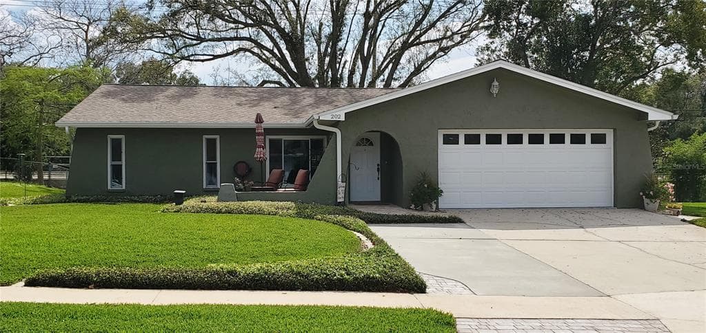 202 LEAFWOOD ROAD TARPON SPRINGS, FL 34689