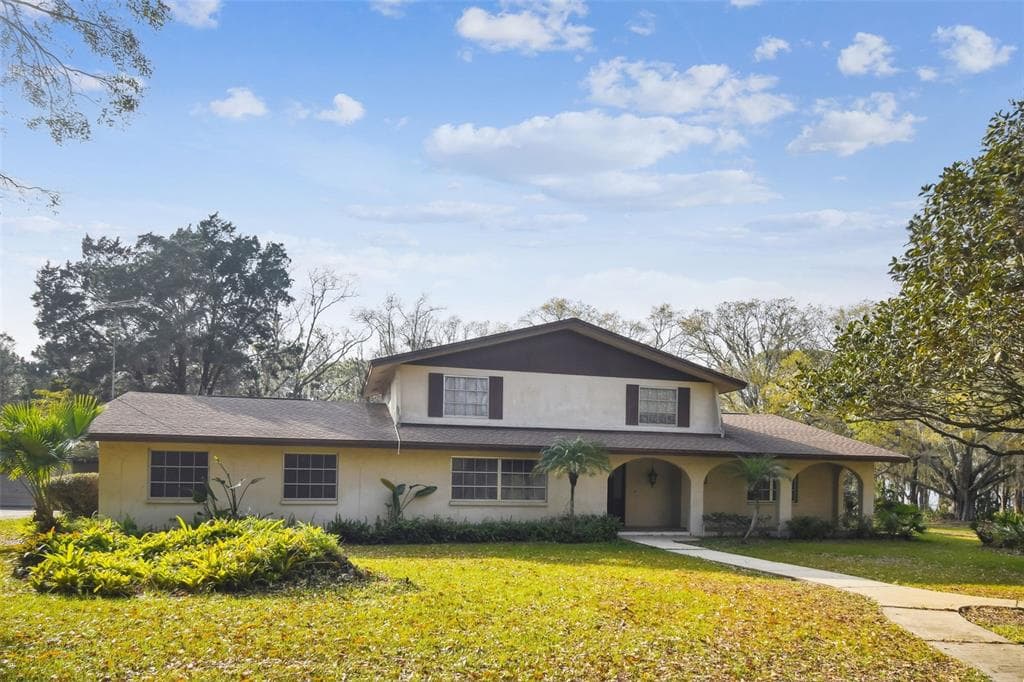 2546 BRYAN LANE TARPON SPRINGS, FL 34688