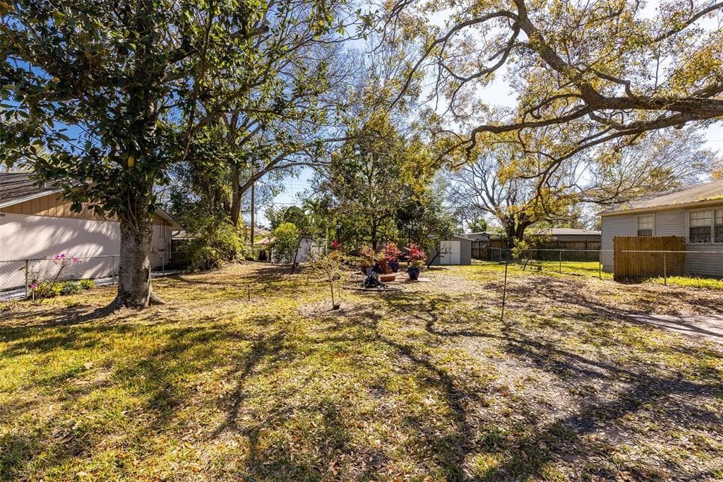 1522 W RIVER SHORE WAY TAMPA, FL 33603