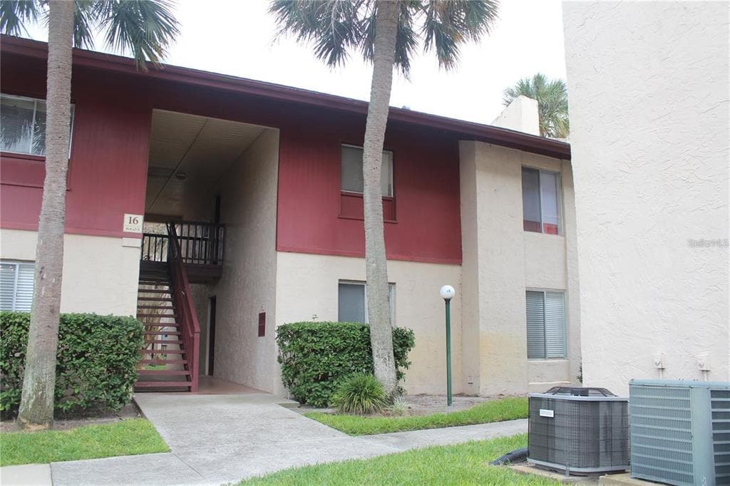 8605 CHAMPLAIN COURT UNIT 84 TAMPA, FL 33614