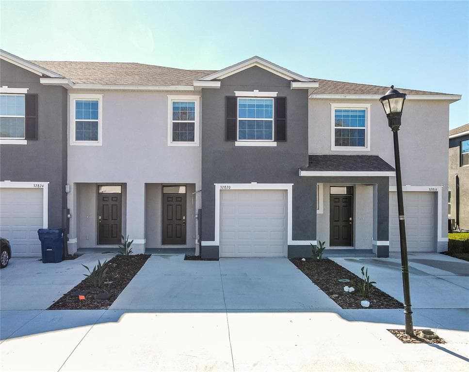 32922 PEZ LANDING LANE WESLEY CHAPEL, FL 33543