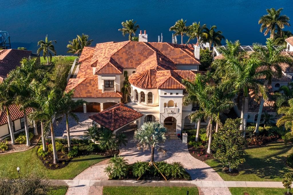 622 BALIBAY ROAD APOLLO BEACH, FL 33572