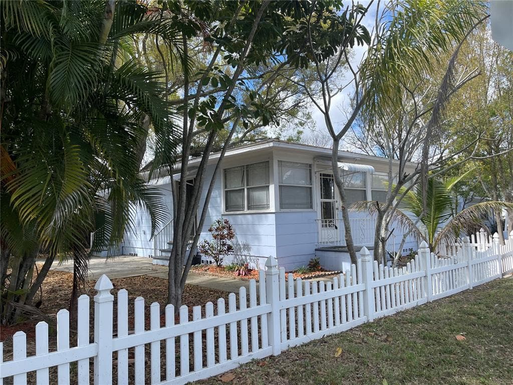 3400 ITHACA STREET N ST PETERSBURG, FL 33713