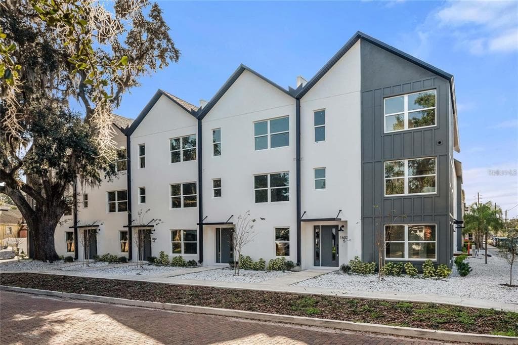 1606 PARK LAKE STREET ORLANDO, FL 32803