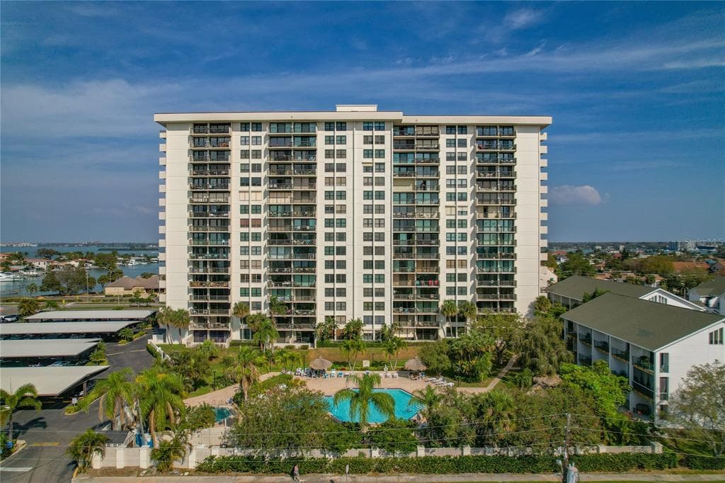 400 ISLAND WAY UNIT 306 CLEARWATER, FL 33767