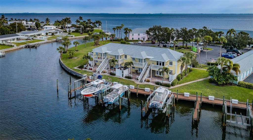 4725 COQUINA KEY DRIVE SE UNIT B ST PETERSBURG, FL 33705
