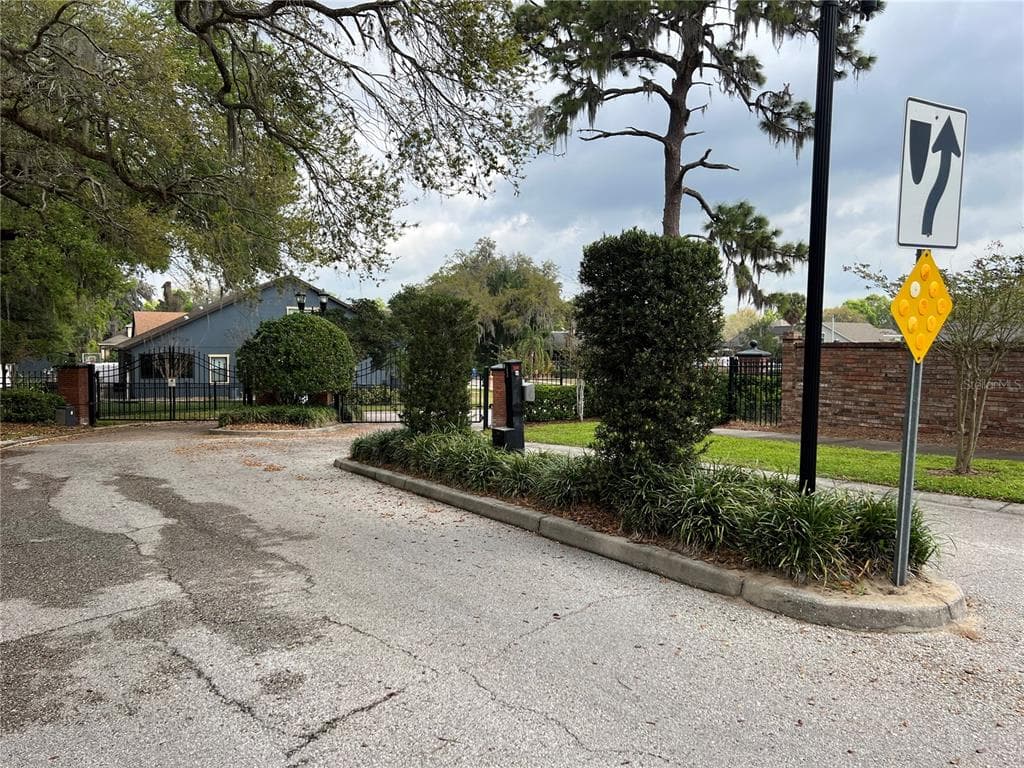 636 LIMONA WOODS DRIVE BRANDON, FL 33510