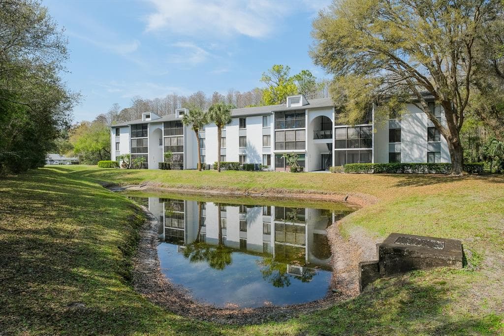 1372 PINE RIDGE CIRCLE E UNIT G2 TARPON SPRINGS, FL 34688