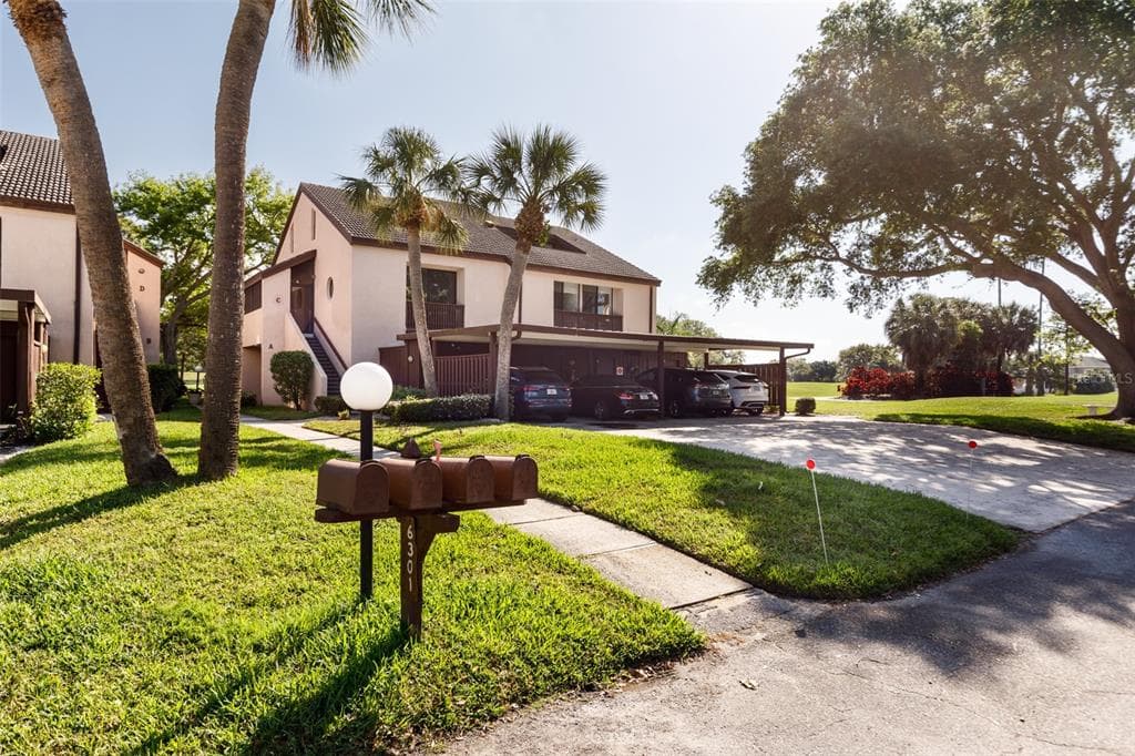 6301 PELICAN CREEK CROSSING UNIT D ST PETERSBURG, FL 33707