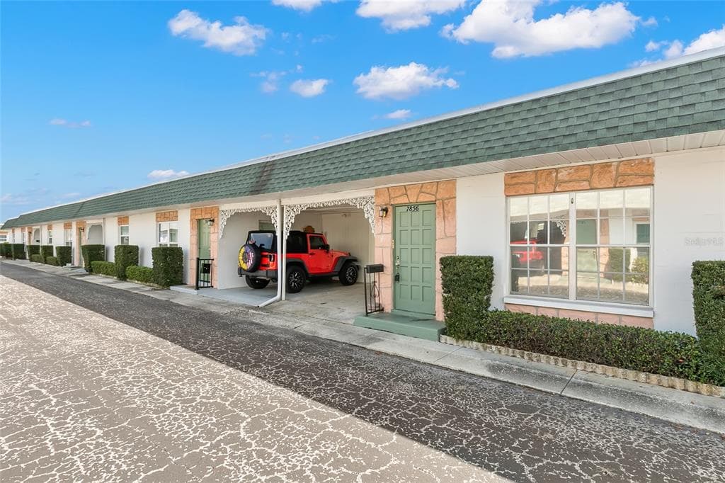 7856 39TH TERRACE N ST PETERSBURG, FL 33709
