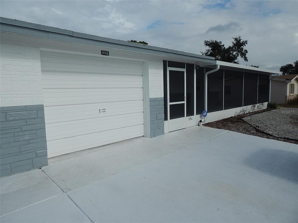 5005 GENESIS AVENUE HOLIDAY, FL 34690