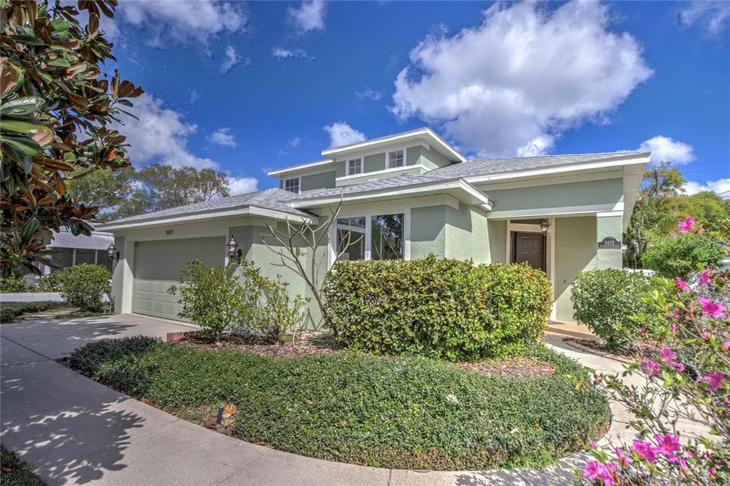 2425 WOODLAWN CIRCLE E